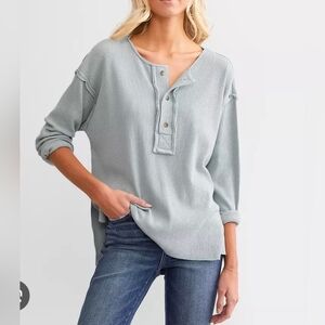 BKE Raw Edge Henley Long Sleeve Top Sz L WESTERN BOHO GYPSY RAYON POLY‎ CASUAL
